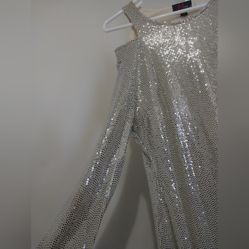 Flattering  Bodycon Dress - Picture 3 of 4